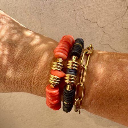 Bracelet élastique Raymond, pierres de lave, perles en acier inoxydable dorée création Bella-pampa