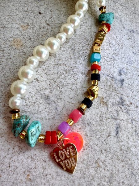 Sautoir Jules, perles de culture fantaisie, turquoise, corail, message Love, coeur, smiley, création Bella-pampa.