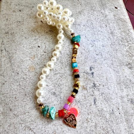 Sautoir Jules, perles de culture fantaisie, turquoise, corail, message Love, coeur, smiley, création Bella-pampa.