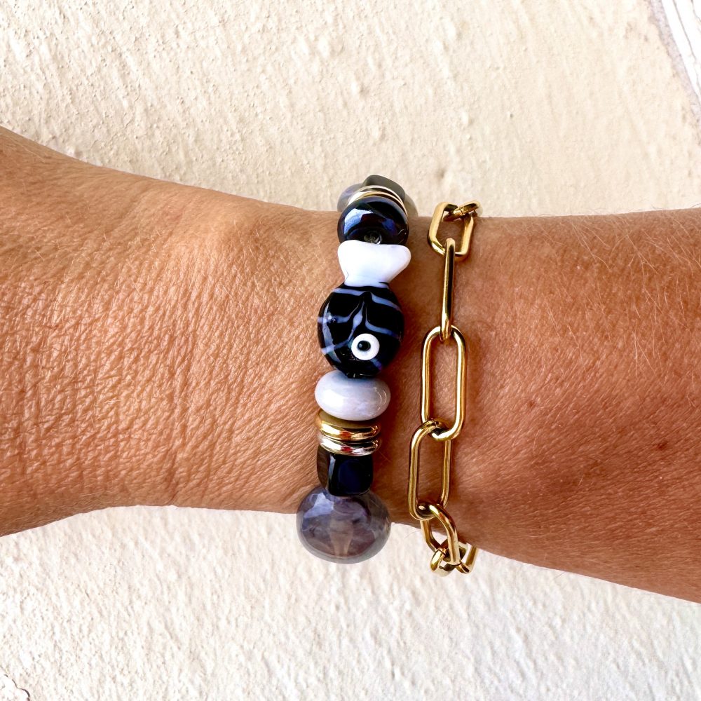 Bracelet Gabriel, perle noire poisson en verre, perles grises, cubes noirs et perles en acier inoxydable, création Bella-pampa.