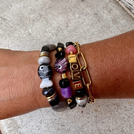 Bracelet double tour Adam, message Love, poisson, perles noires, dorées, rose et violet, création Bella-pampa.