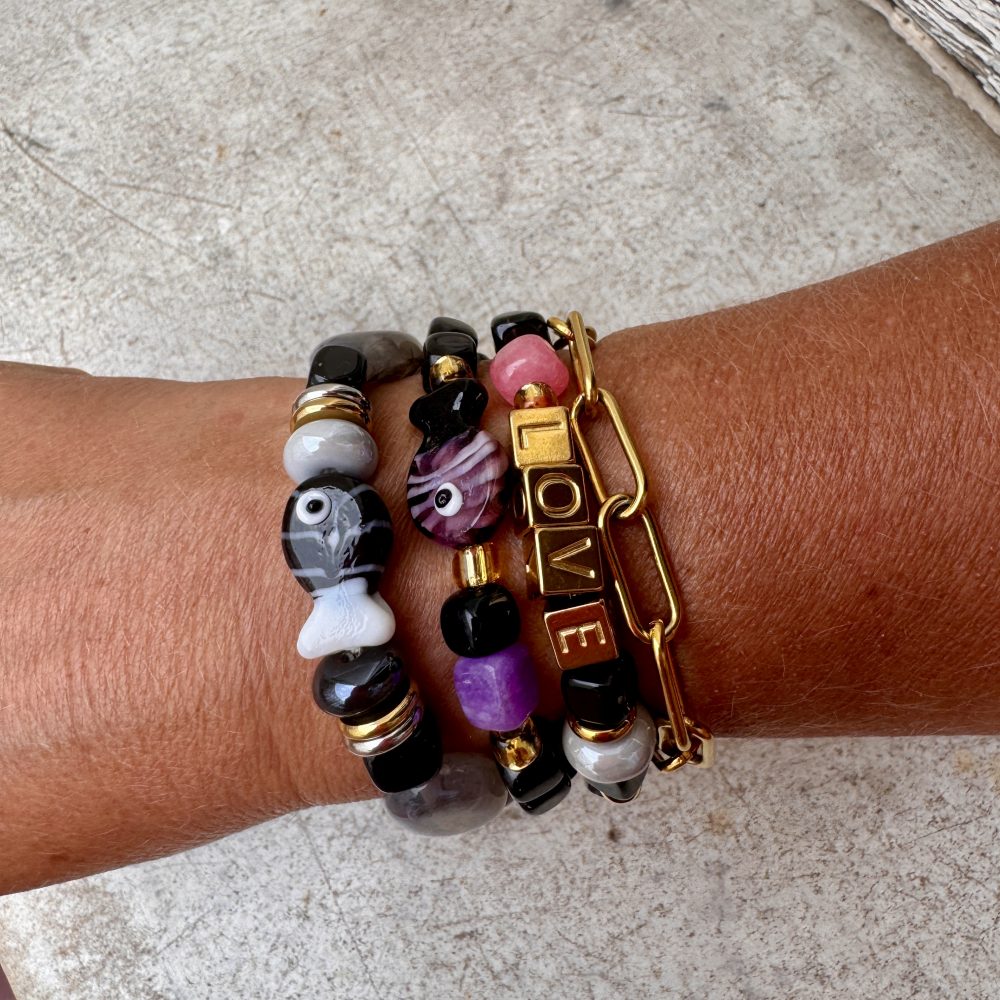 Bracelet Gabriel, perle noire poisson en verre, perles grises, cubes noirs et perles en acier inoxydable, création Bella-pampa.