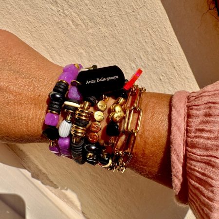 Bracelet double tour Charlie, perles cubes violettes, perles de lave, étoile, trèfles, acier inoxydable, plaque noire Army Bella-pampa.