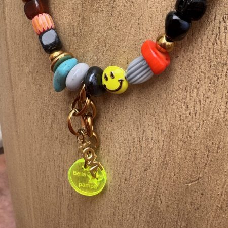 Collier ou bracelet Rick, mélange de perles colorées, charm love, smiley, cubes, corail, Bella-pampa.