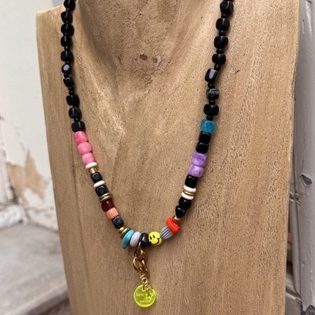 Collier Rick, mélange de perles colorées, charm love, smiley, cubes, corail, Bella-pampa.