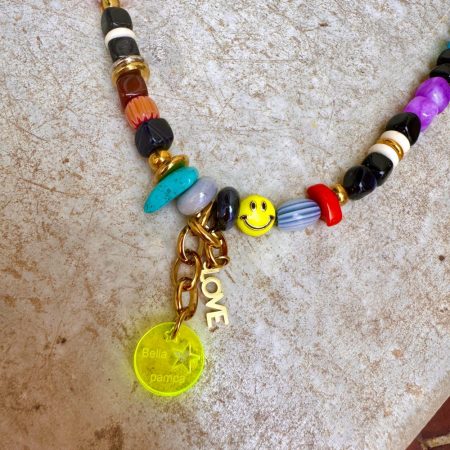 Collier Rick, mélange de perles colorées, charm love, smiley, cubes, corail, Bella-pampa.
