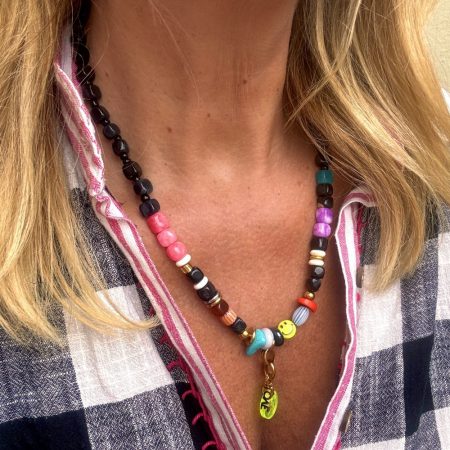 Collier Rick, mélange de perles colorées, charm love, smiley, cubes, corail, Bella-pampa.