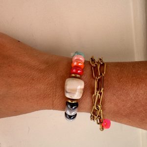 Bracelet coloré Alya, perles multicolores et noires.