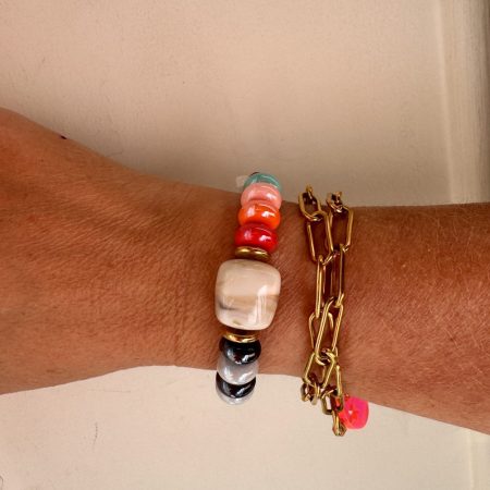 Bracelet coloré Alya, perles multicolores et noires.