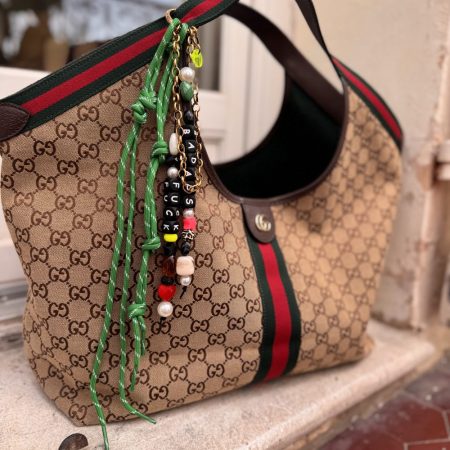 Bijou de sac, Bag charm Badass, lanières lacets vert, perles multicolores, messages Badass, fuck, chaine en acier inoxydable, Création Bella-pampa