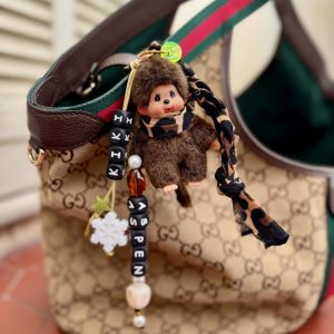 Bag charm, bijou de sac, kiki Aspen flocon de neige mélange de perles, messages, porte-clefs kiki, bandana léopard, création Bella-pampa. | Supprimer définitivement