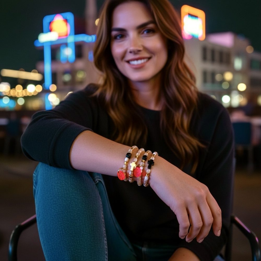 Bracelet double tour Mattia croix, doré, perles en nacre, dorées, creation Bella-pampa.