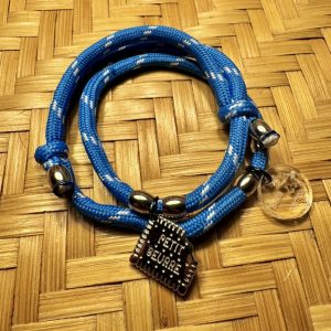 Bracelet cordon Petit Beurre et Bella-pampa, charms en acier inoxydable.
