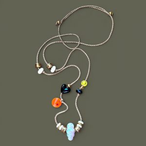 Sautoir cordon Nomade, nuage, perles en acier inoxydable, coeur, smiley.