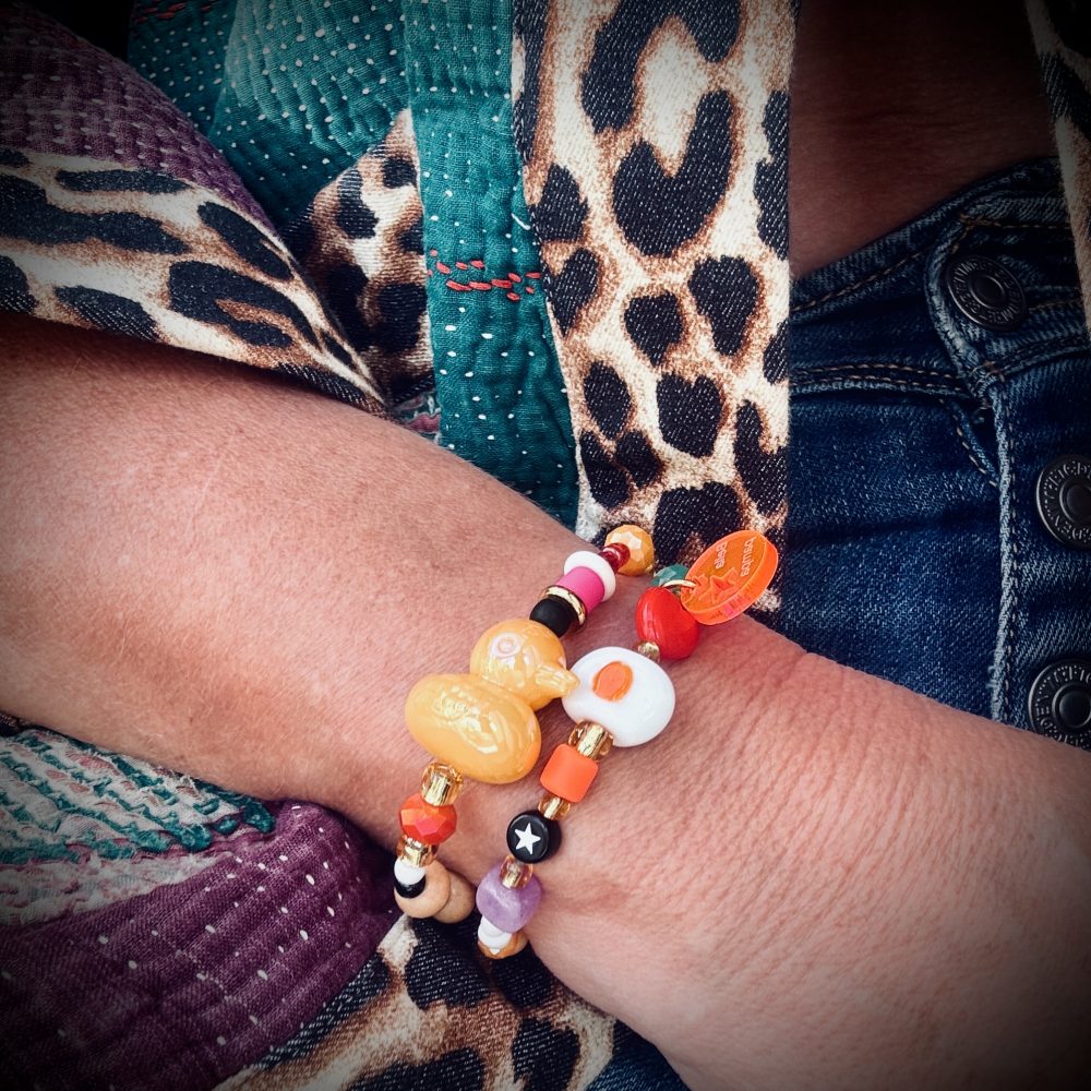 Bracelet double tour Lovely Lunatic, perles canard, oeuf au plat, coeur, perles multicolores, création Bella-pampa.