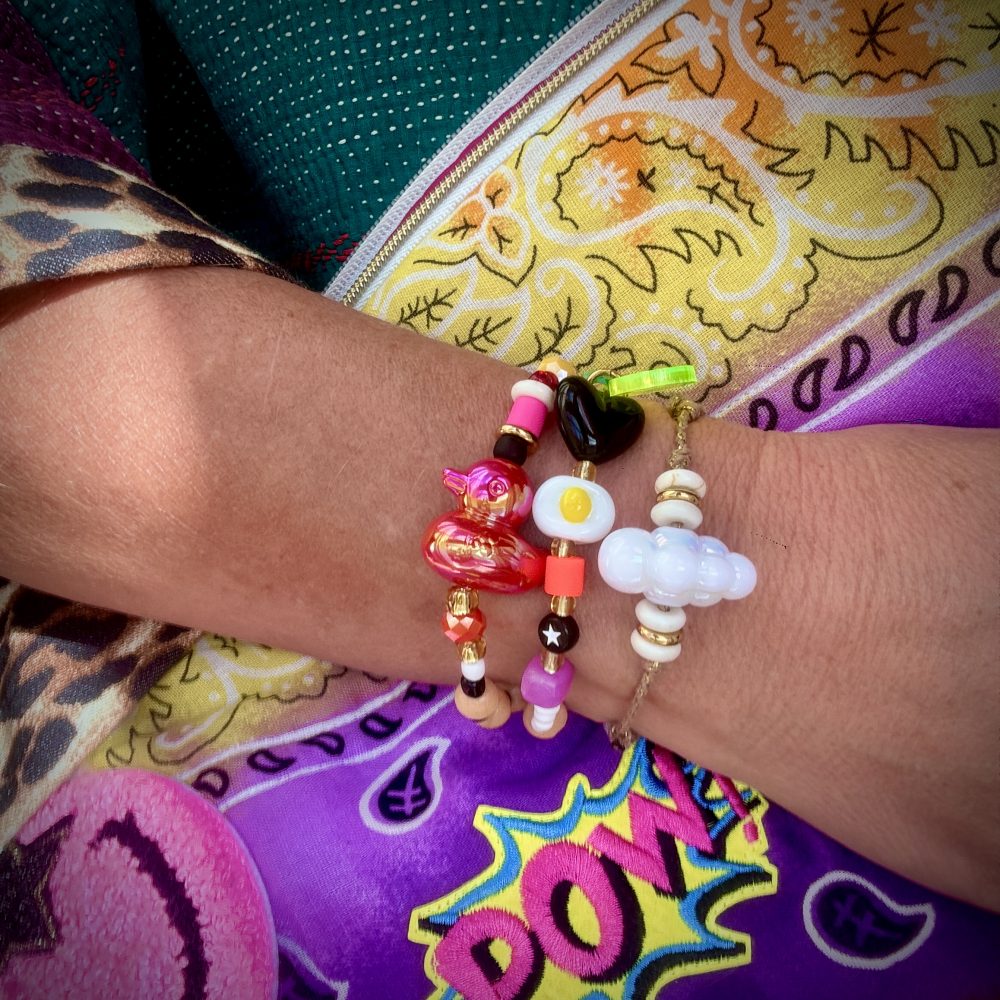 Bracelet double tour Lovely Lunatic, perles canard, oeuf au plat, coeur, perles multicolores, création Bella-pampa.