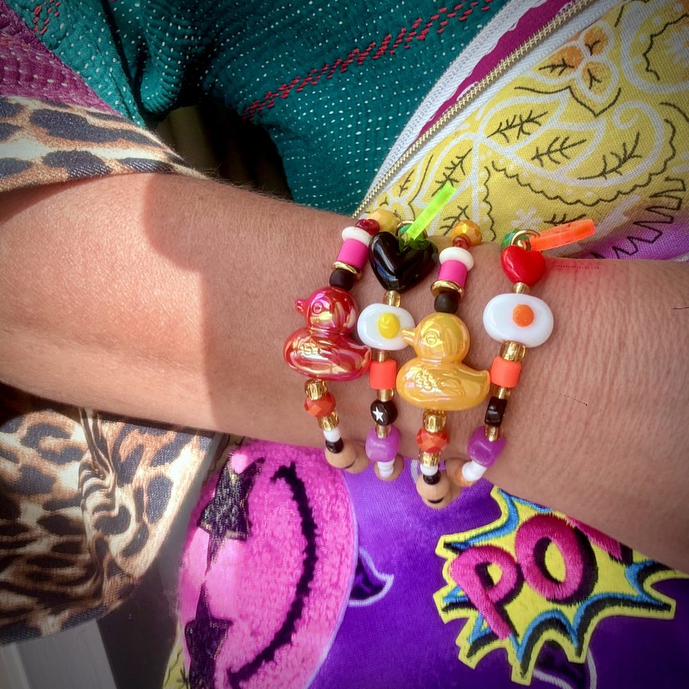 Bracelet double tour Lovely Lunatic, perles canard, oeuf au plat, coeur, perles multicolores, création Bella-pampa.