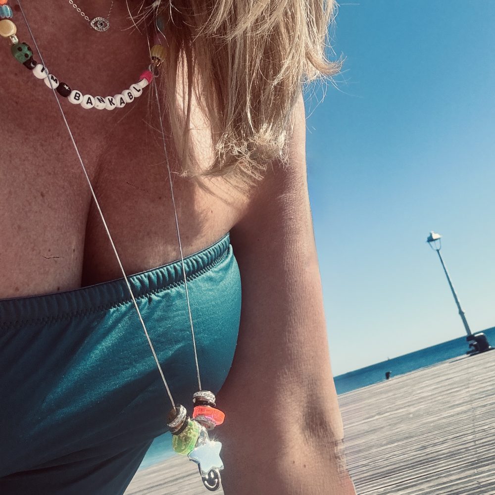 Sautoir Stardust, mélange de perles en argent 925, smiley, étoile, strass, perles fluo Bella-pampa.