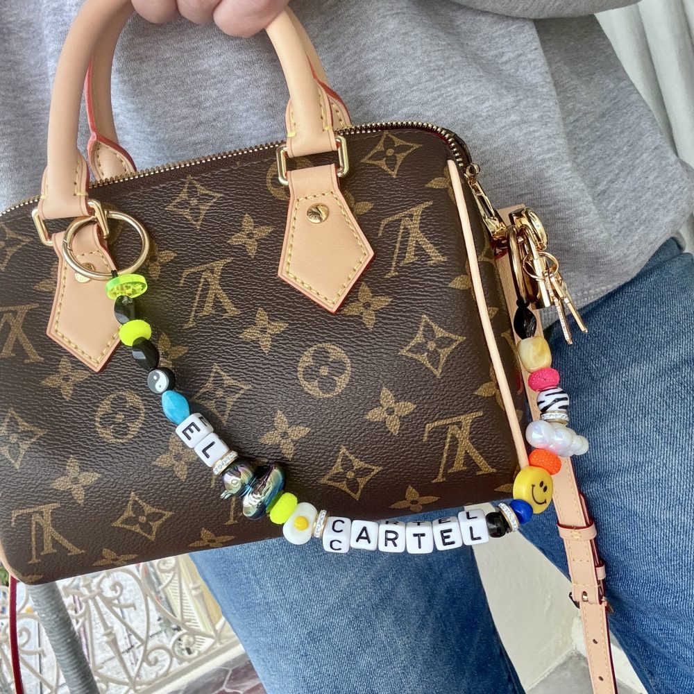 Bijou de sac Team Lovely Lunatic, perles smiley, canard, décalées et colorées, messages Badass, Cartel , Bankable.