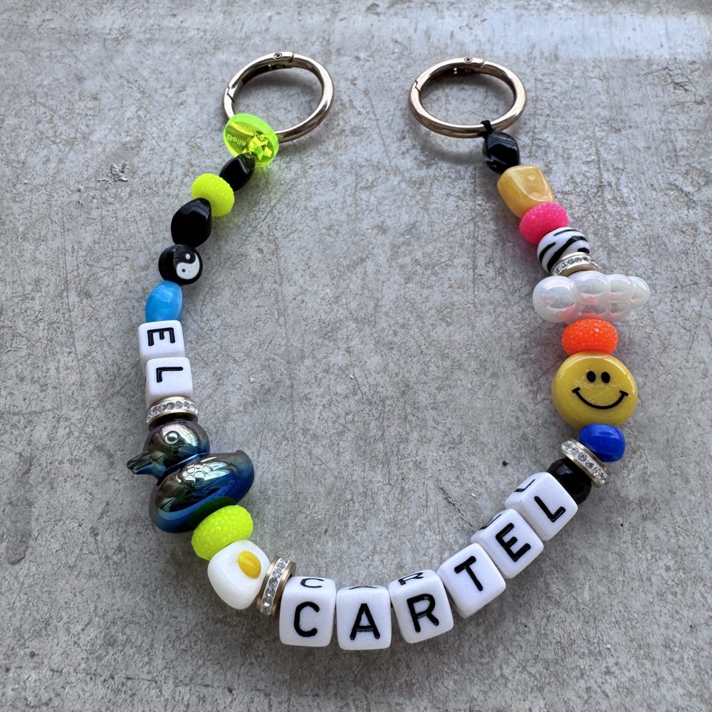 Bijou de sac Team Lovely Lunatic, perles smiley, canard, décalées et colorées, messages Badass, Cartel , Bankable.