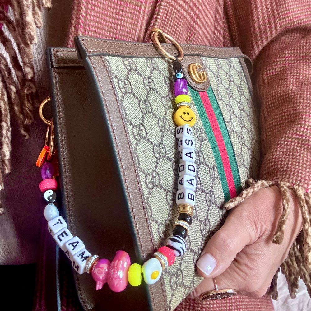 Bijou de sac Team Lovely Lunatic, perles smiley, canard, décalées et colorées, messages Badass, Cartel , Bankable.