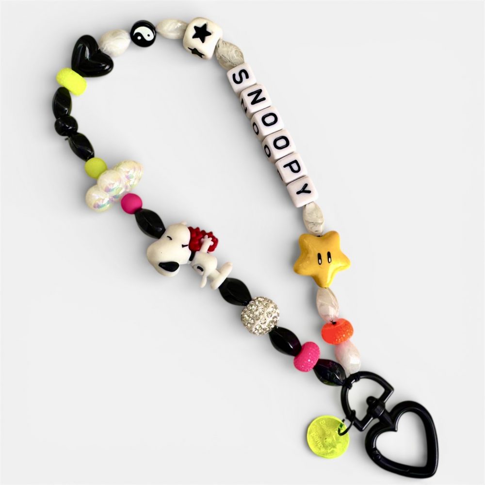 Bijou de téléphone Snoopy La tete dans les nuages, perles multicolores, message création Bella-pampa.