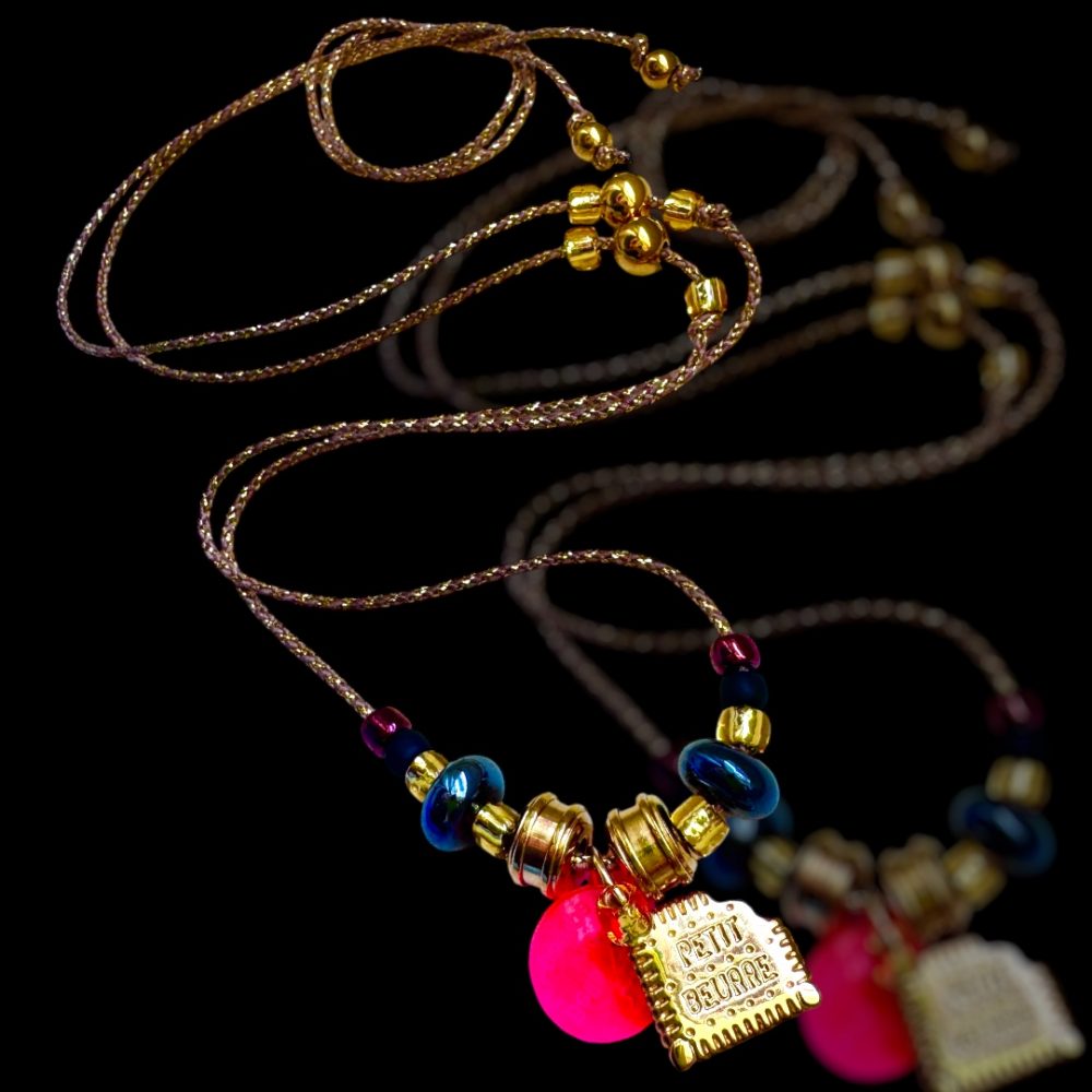 Sautoir Bella Petit Beurre, cordon réglable, perles en acier inoxydable dorées, perle petit beurre.