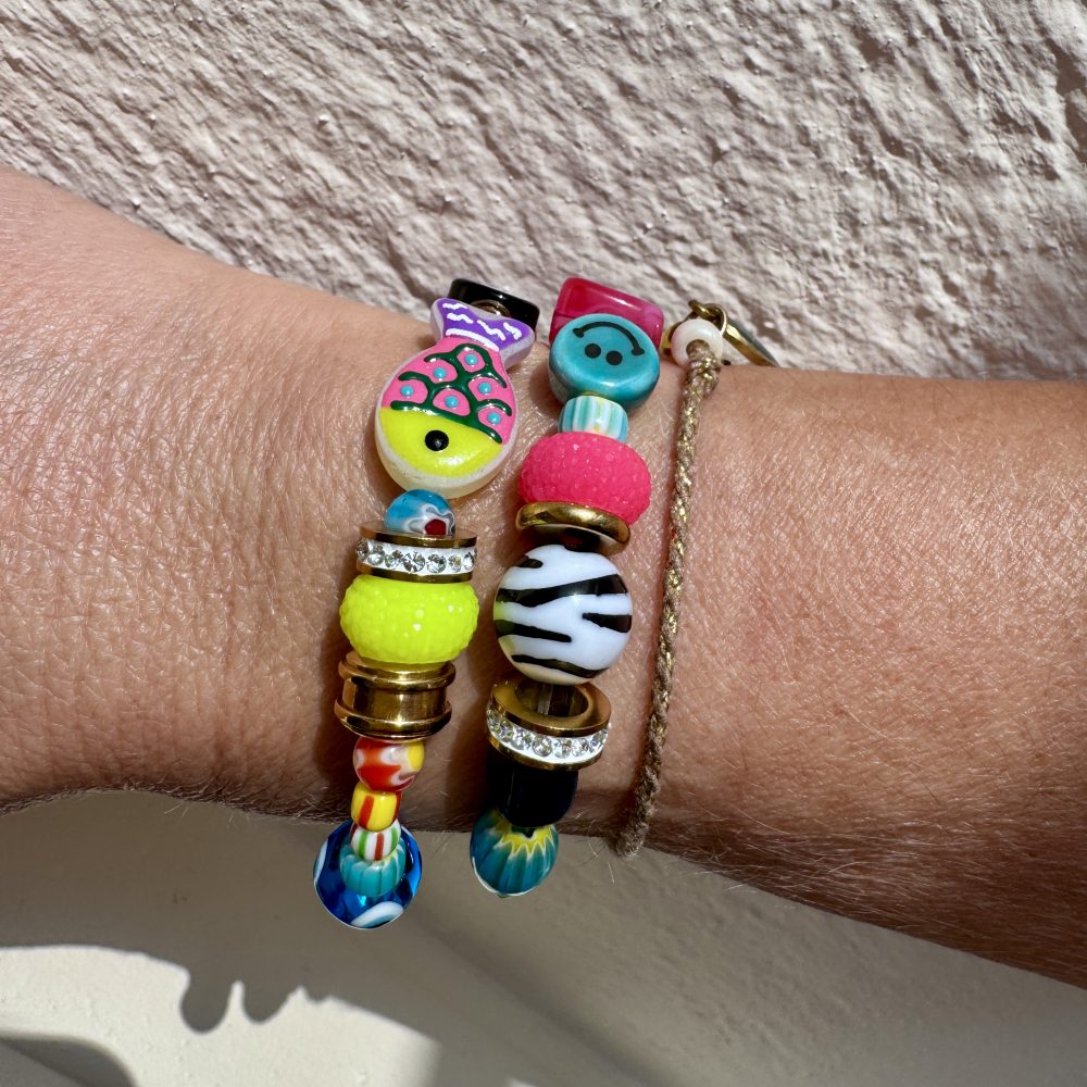 Bracelet double tour Toto, perle poisson, mélanges de perles multicolores en verre et acier inoxydable, création Bella-pampa.