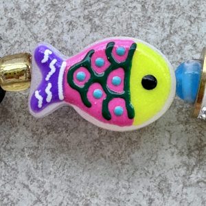 Bracelet double tour Toto, perle poisson, mélanges de perles multicolores en verre et acier inoxydable, création Bella-pampa.