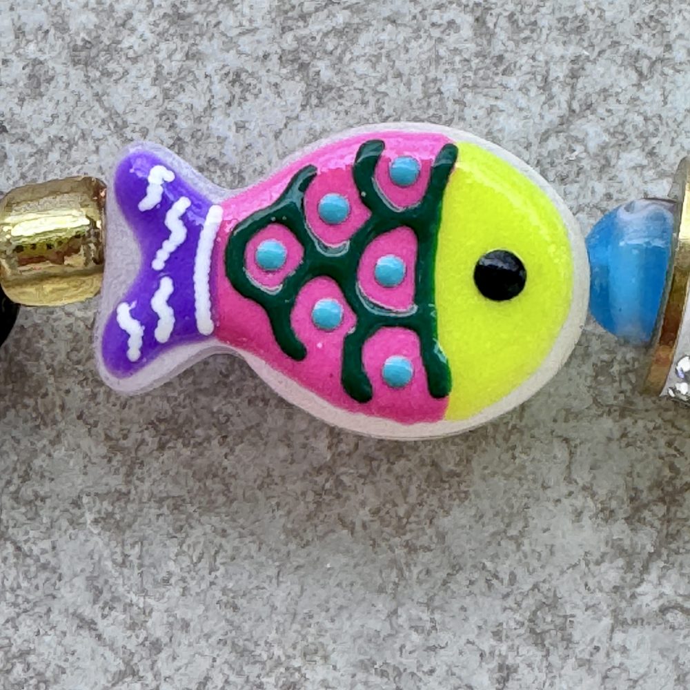 Bracelet double tour Toto, perle poisson, mélanges de perles multicolores en verre et acier inoxydable, création Bella-pampa.