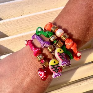 Bracelet Aldo cordon réglable, lacets 4 couleurs et charms différents, Bella-pampa