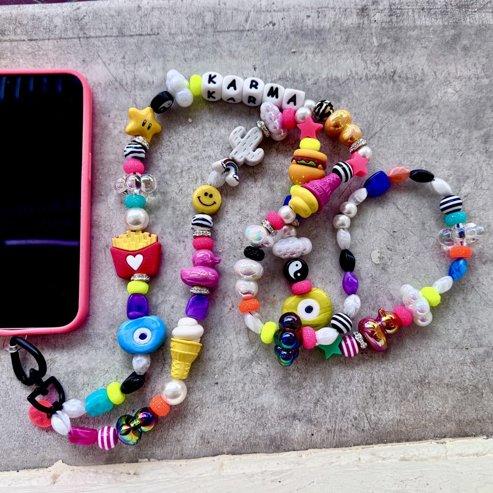 Bijou de téléphone bandouliére Bullshit, perles décalées colorées, canard, ice cream, oeil, hamburger, message Karma.