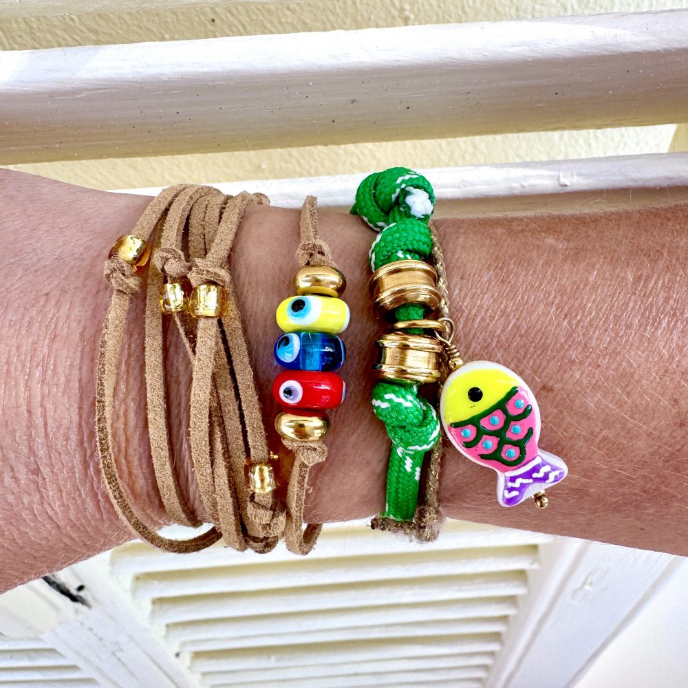 Bracelet Sauveur cordon multi-tours, perles yeux protecteur, perles dorées en verre et acier inoxydable.