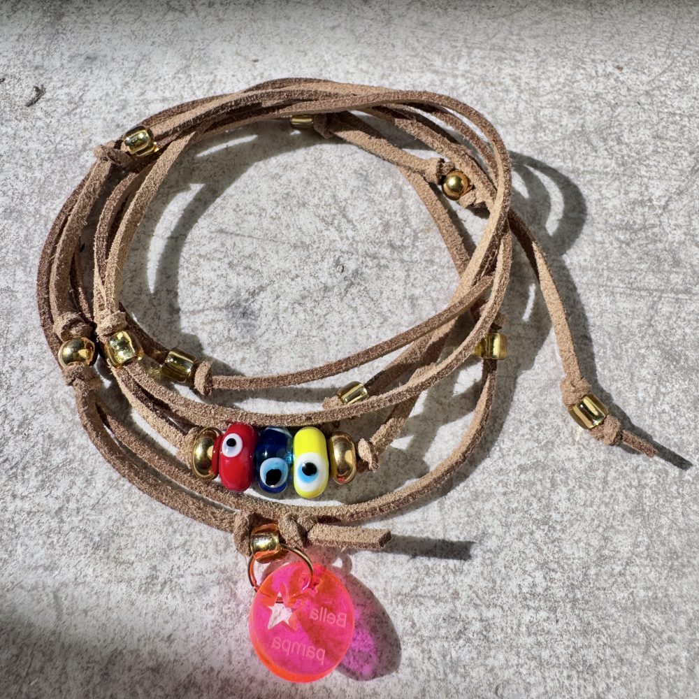 Bracelet Sauveur cordon multi-tours, perles yeux protecteur, perles dorées en verre et acier inoxydable.