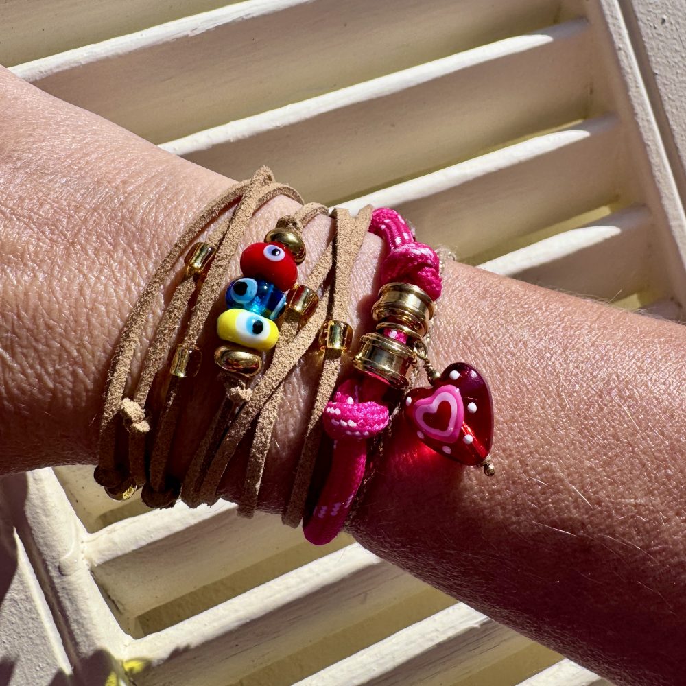 Bracelet Sauveur cordon multi-tours, perles yeux protecteur, perles dorées en verre et acier inoxydable.