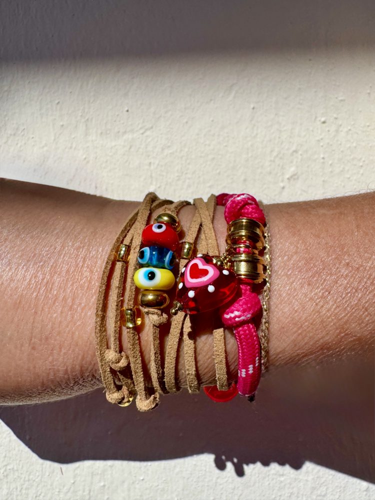 Bracelet Sauveur cordon multi-tours, perles yeux protecteur, perles dorées en verre et acier inoxydable.