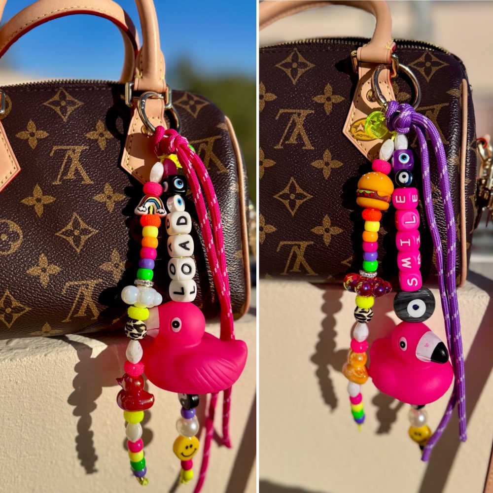 Bijou de sac Pink Panic, ou bijou de téléphone, un bijou polyvalent, flamant rose, perles fun et colorées,