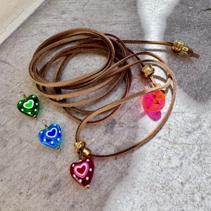 Sautoir Liv cordon réglable , pendentif coeur, perles dorées et en acier inoxydable, Bella-pampa.