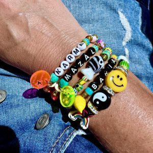 Bracelet élastique Mazal ou Karma, perles dorées, colorées, messages