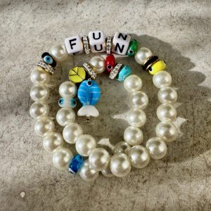 Bracelet Lucky Fish & voodoo vibes, Un bracelet double tour élastque, perles de culture fun chic et décalé,