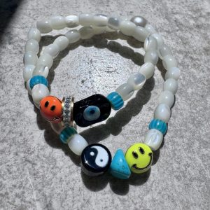 Bracelet double tour Roy Smiley Yin, perles de nacre, smiley, yin yang, turquoise.
