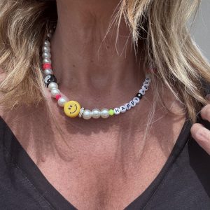Collier ras de cou Happy Hour, bijou décalé, fun et coloré avec smiley, yin perles fluo message Happy Hour