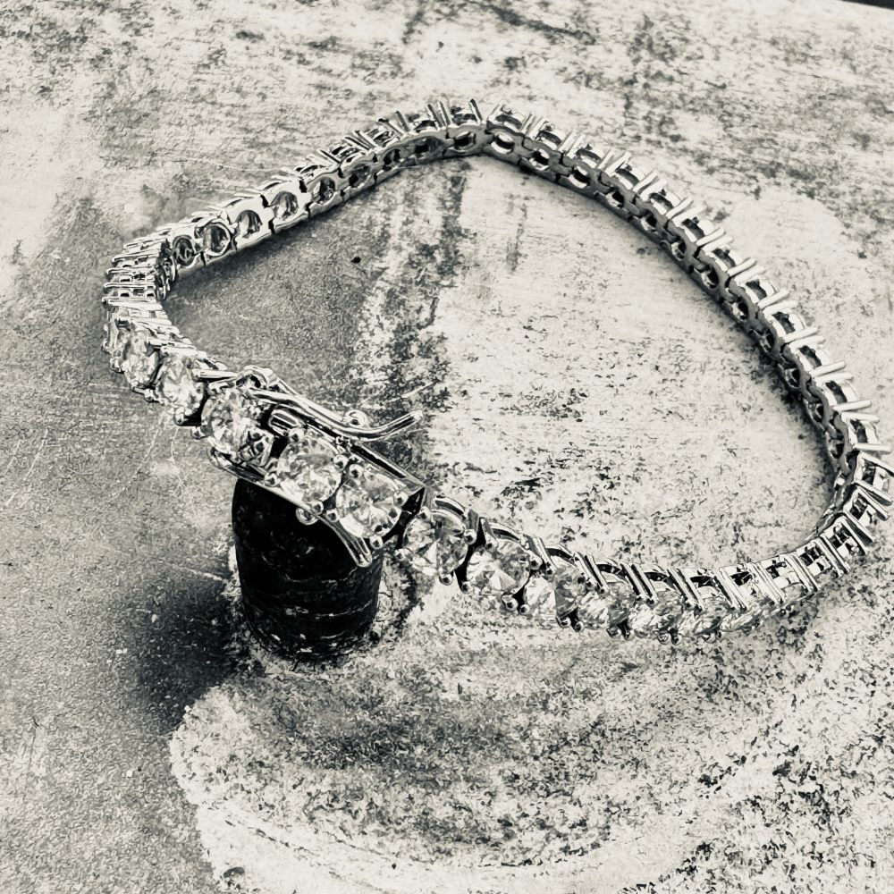Bracelet Ma Mignonnerie, une ambiance de rivière de diamant fantaisie, zircon, acier inoxydable couleur argent. Bella-pampa.