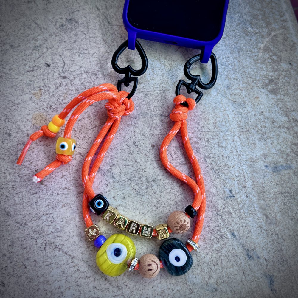 Bijou polyvalent Love no stress Lux, un bijou de sac ou téléphone, cordon orange, oeil de protection, message Karma