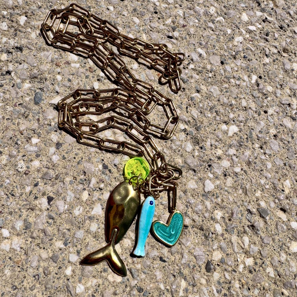 Sautoir Marius, pendentifs poissons, et coeur turquoise, chaine maillons en acier inoxydable, création Bella-pampa