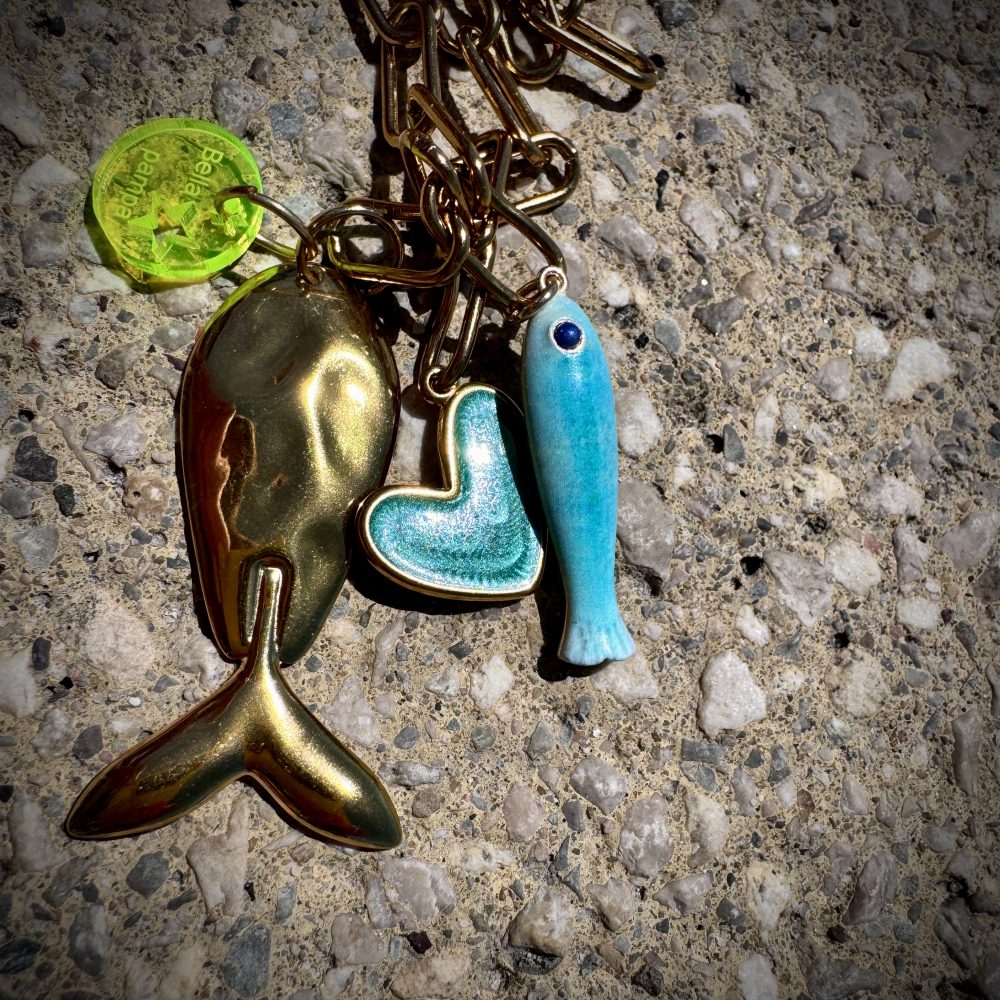 Sautoir Marius, pendentifs poissons, et coeur turquoise, chaine maillons en acier inoxydable, création Bella-pampa