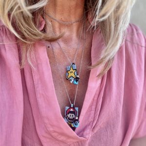 Collier Mario Bros perles et oeil porte bonheur un gri-gri a votre cou.
