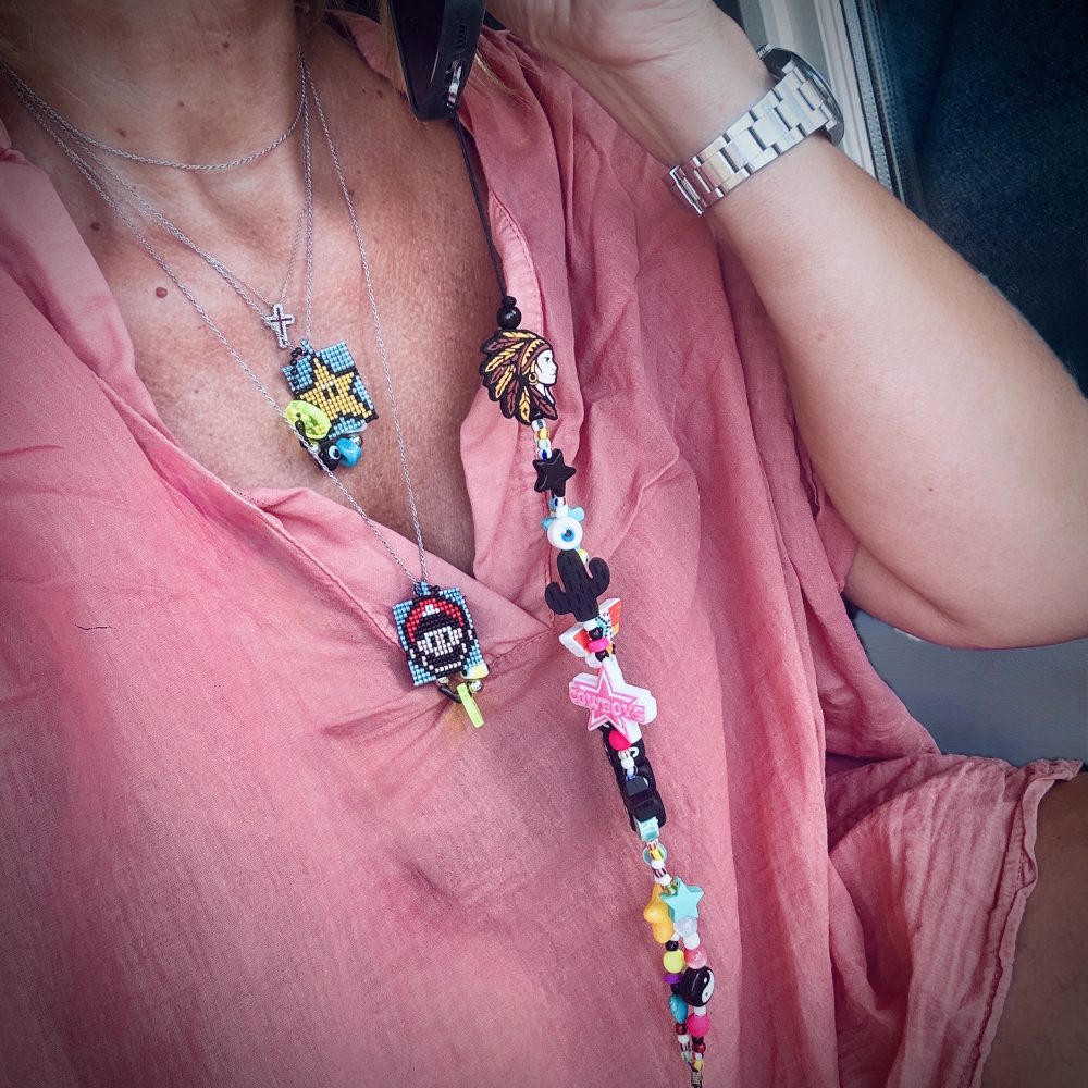 Bijou de téléphone Mojo, inspiration perles cowboy, amérindien, cactus, perles multicolores.