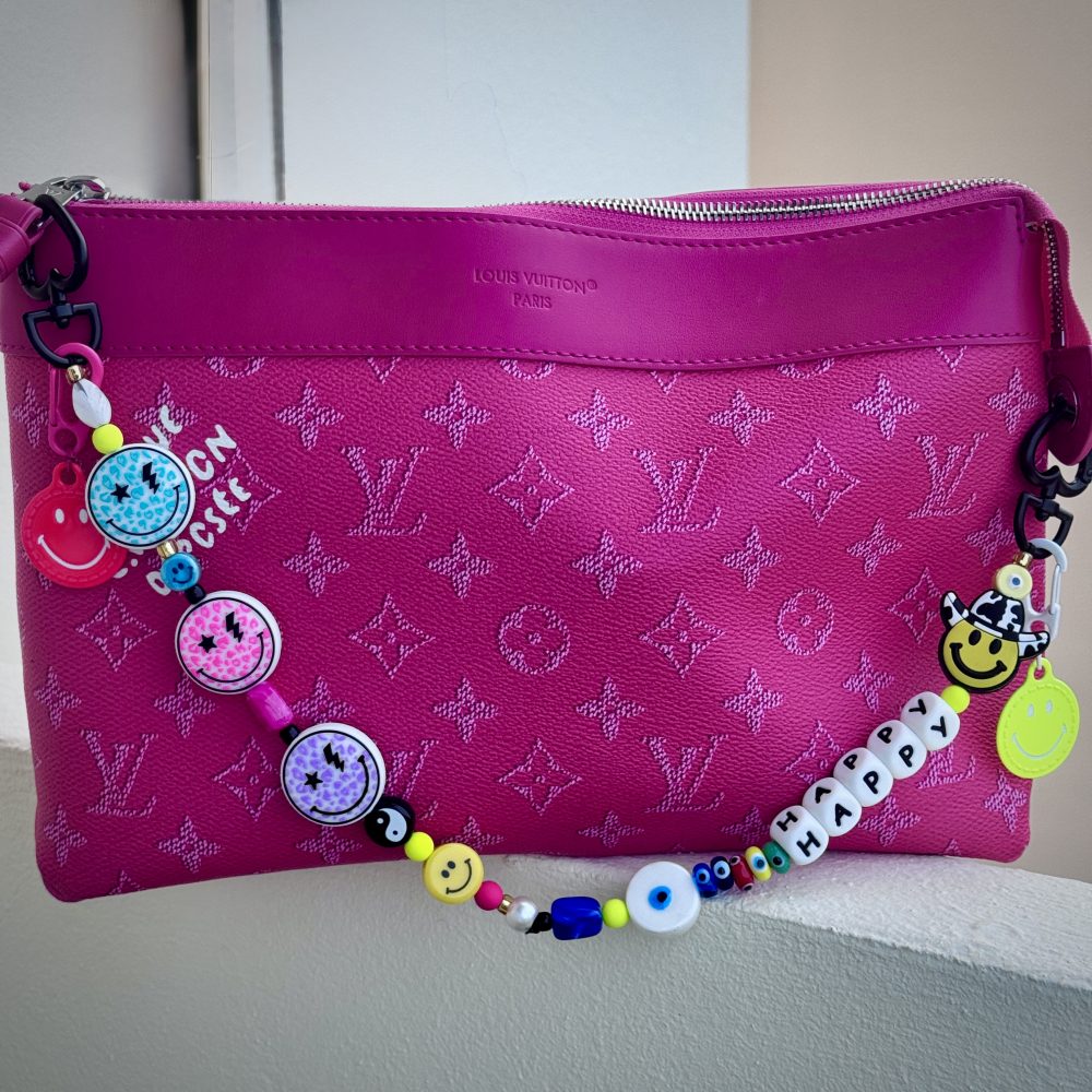 Bijou ÉMOJI Smiley, polyvalent il se porte en bijou de téléphone ou en bijou de sac, perles Smiley.