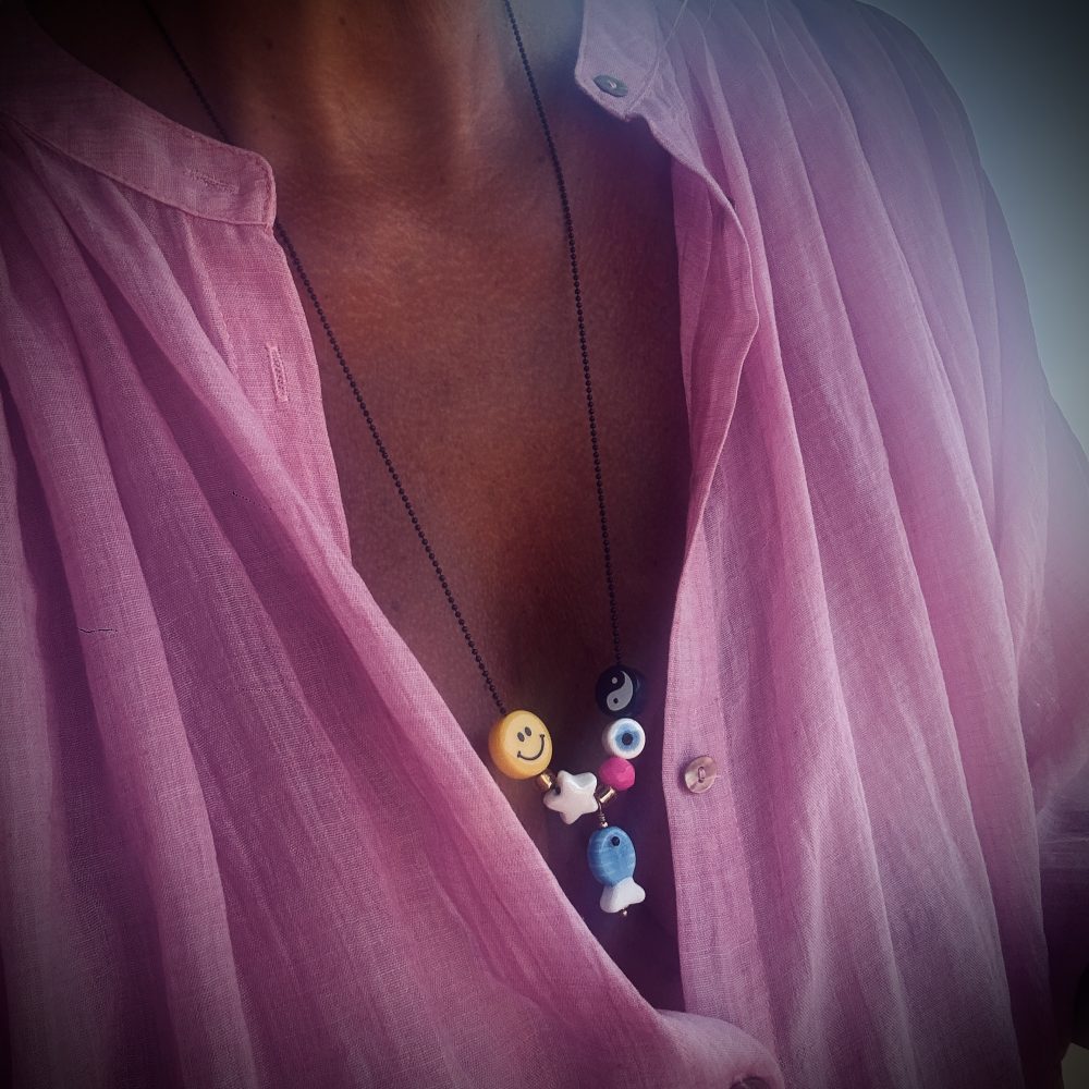 Collier Rudy, perles fun et colorées poisson, oeil arc-en-ciel, smiley, yin, étoile, coeur.